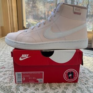 Nike Court Royale 2 Mid in Light Pink